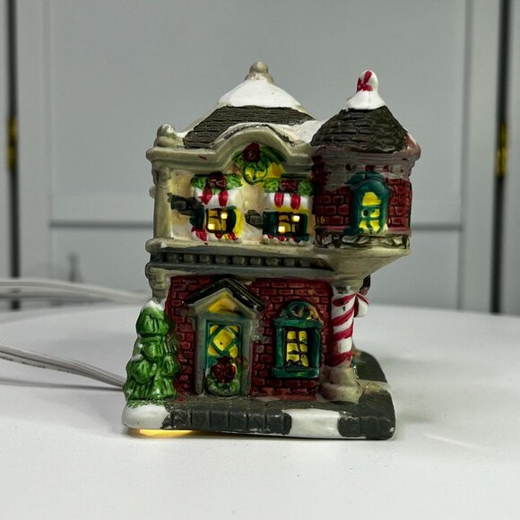 Candy Shop Wellington Square Collection Lighted Christmas Village Building 2004 - Picture 9 of 12